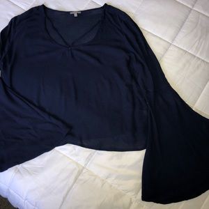 Bell sleeve shorter top